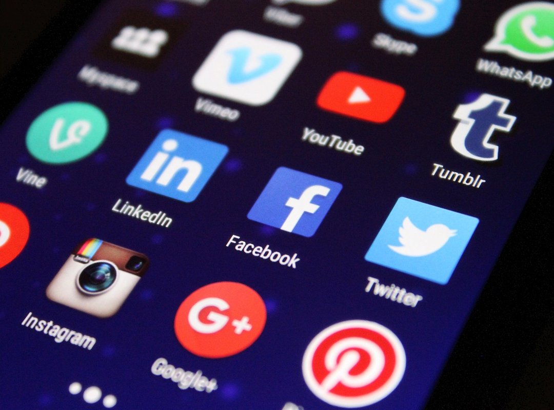 Setting Healthy Boundaries for Social Media Use